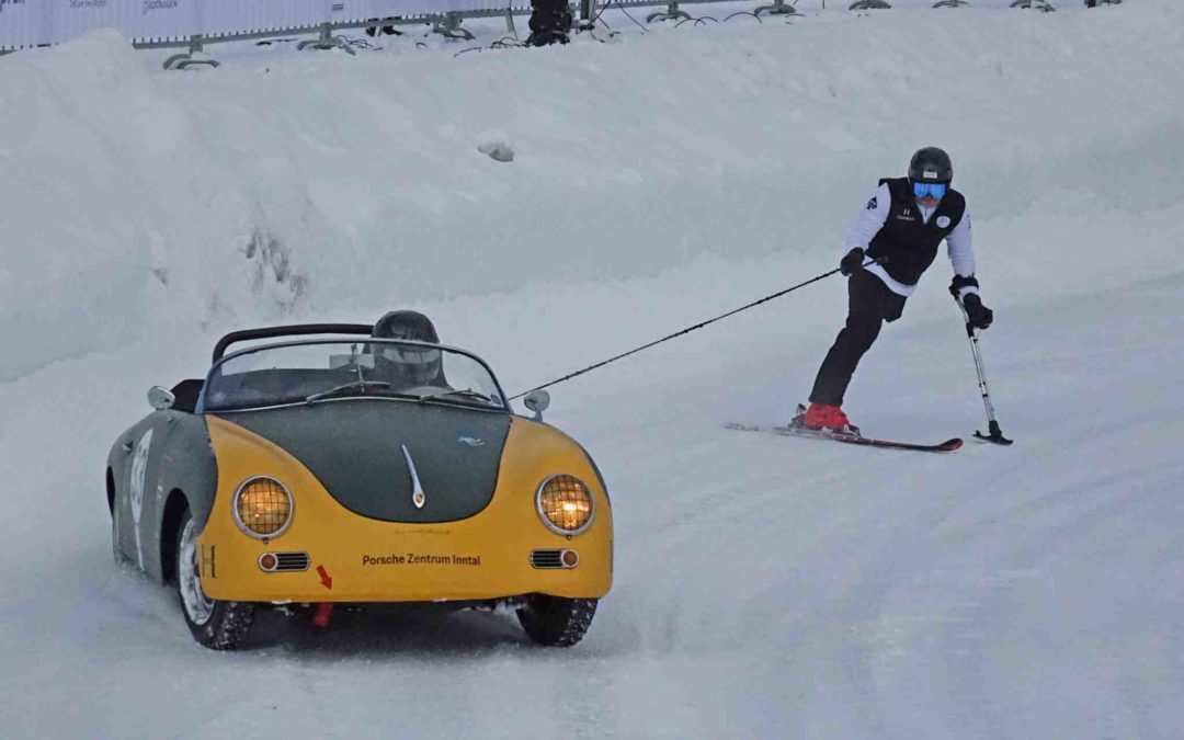 Full fart – med en skiløper hengende bakpå